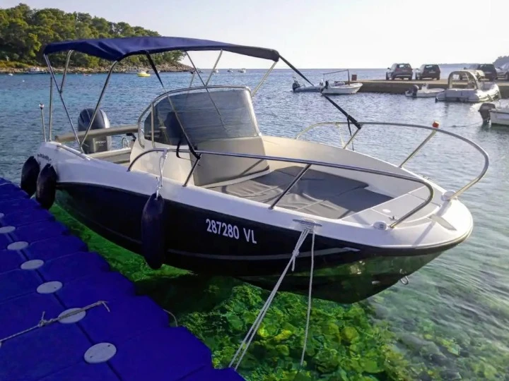 Noleggio Barca a motore Quicksilver con patente nautica