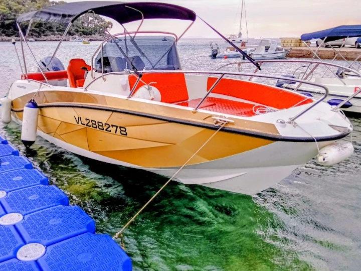 Noleggio a Prižba – Quicksilver quicksilver su SamBoat