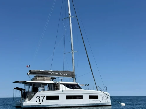 Noleggio Catamarano Aventura con patente nautica