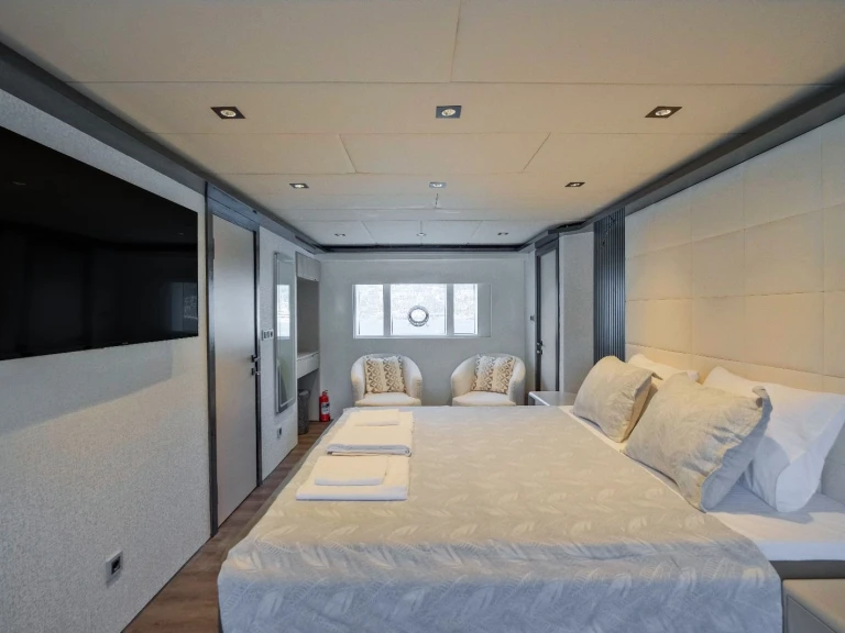 Noleggio Barca a motore Custom Made con patente nautica