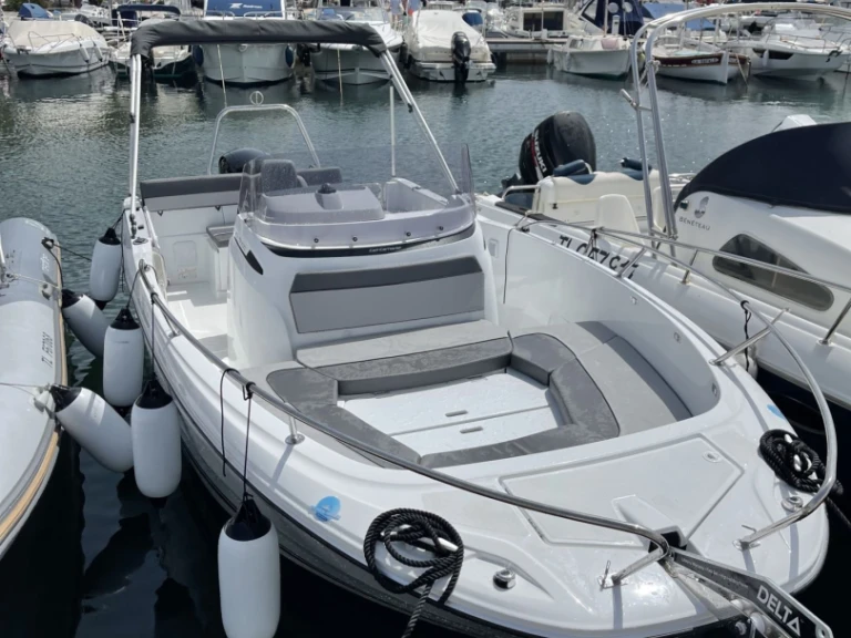 Noleggio Barca a motore Jeanneau con patente nautica