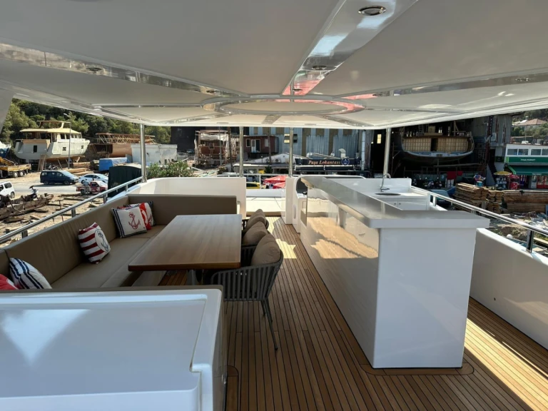 Noleggio Barca a motore Custom Made con patente nautica