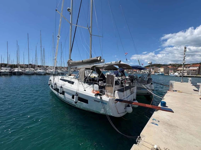 Barca a vela a noleggio a Murter-Kornati al miglior prezzo