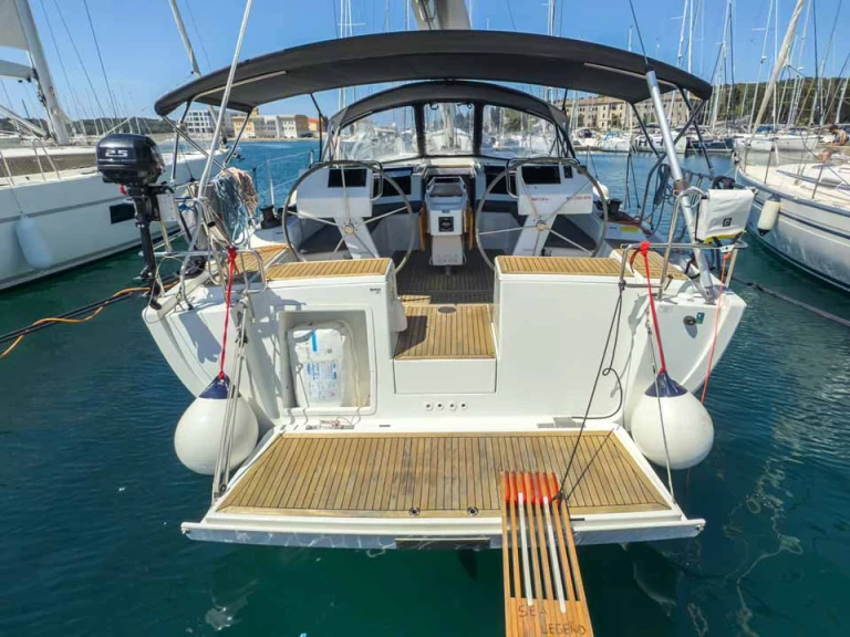 Noleggio Barca a vela a Pola – Hanse Hanse 455