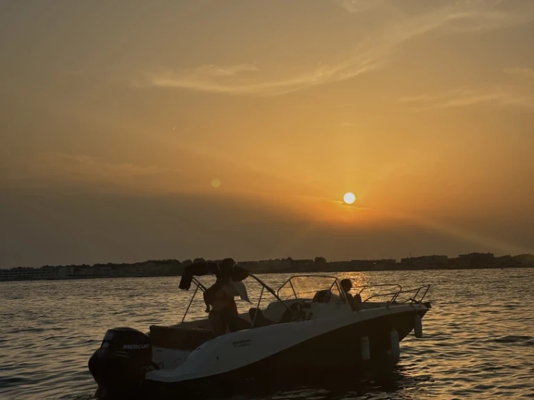 Quicksilver Activ 675 Sundeck da affittare a  Carnon-Plage