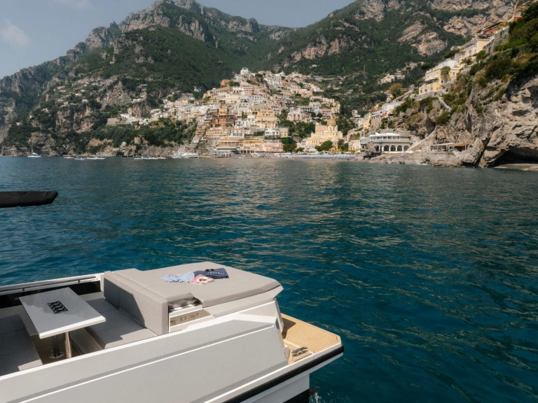 Noleggio barche Ischia economico De Antonio D32 Open