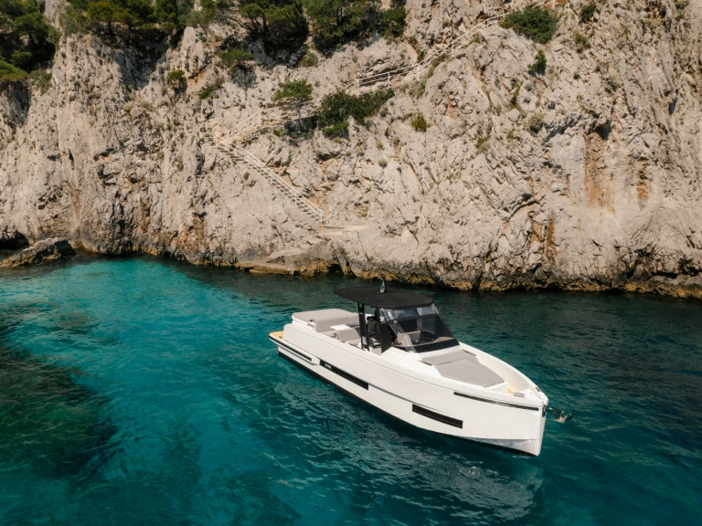 Noleggio Barca a motore con o senza skipper De Antonio a Capri