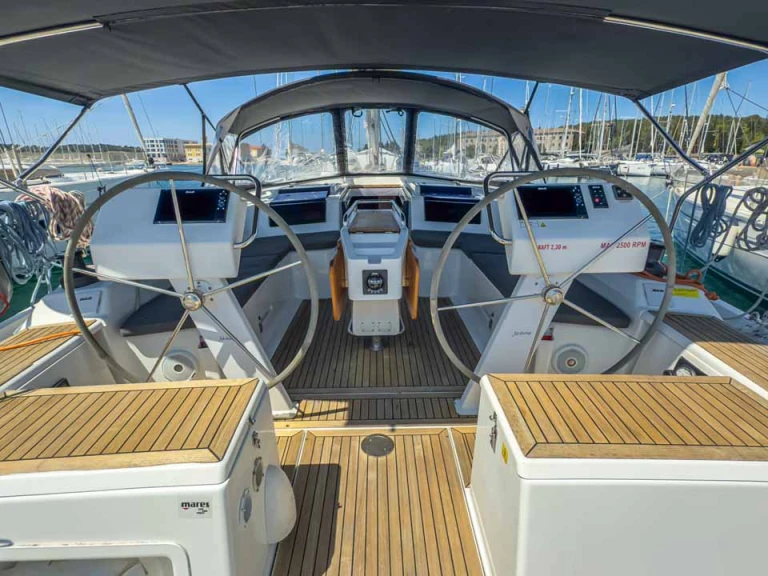Noleggio barche Hanse Hanse 455 a Pola su Samboat