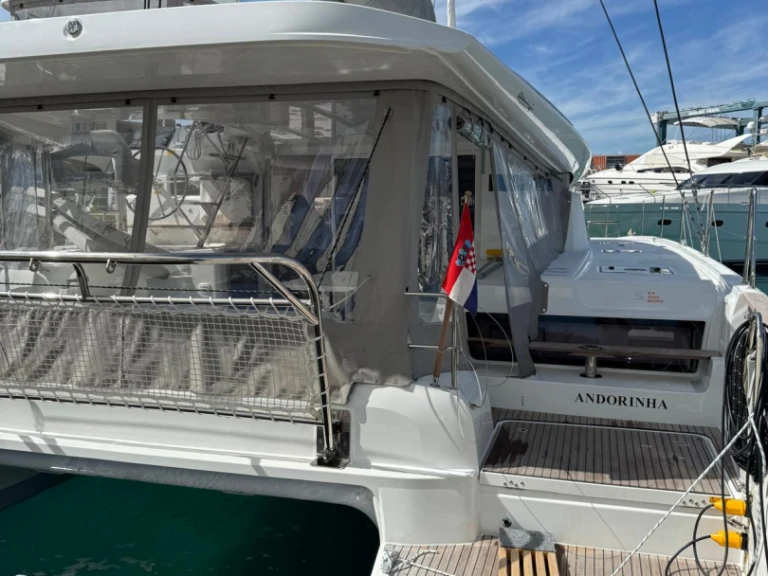 Catamarano a noleggio a Rogosnizza al miglior prezzo
