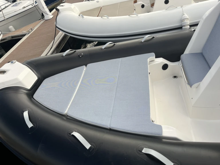 Zodiac Medline 6.8 da affittare a  La Trinité-sur-Mer