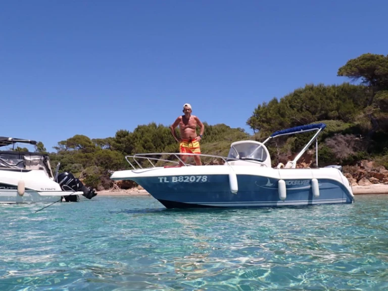 Noleggio Barca a motore con o senza skipper Quicksilver a Les Salins d'Hyères