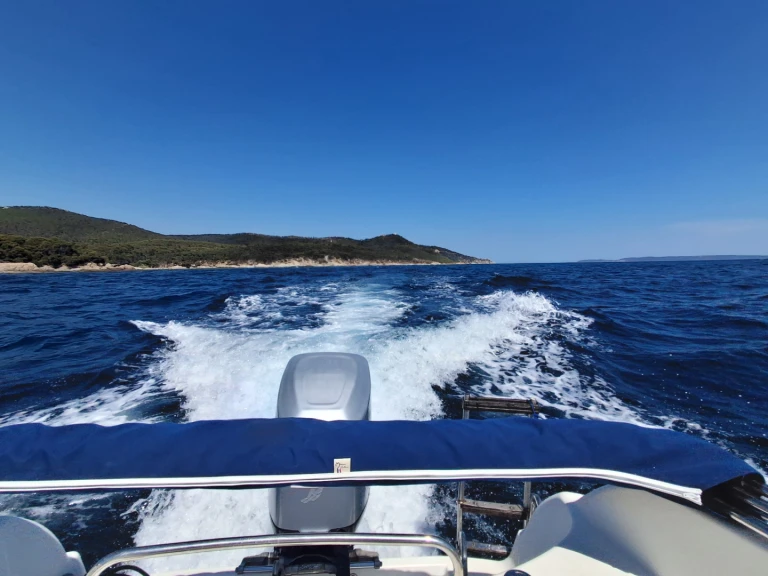 Noleggiare una Quicksilver Quicksilver 635 Commander a Les Salins d'Hyères