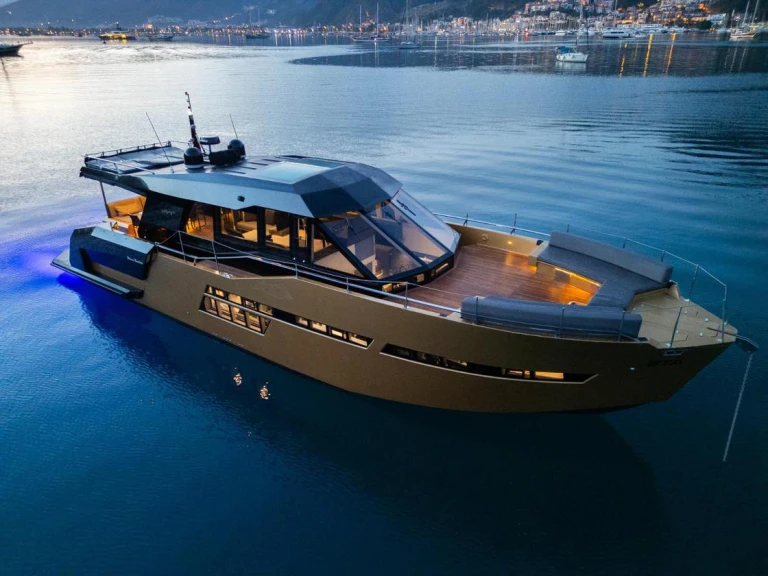 Noleggio Barca a motore Custom Made con patente nautica