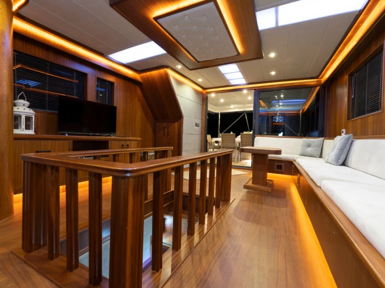 Noleggio Barca a motore Custom Made con patente nautica