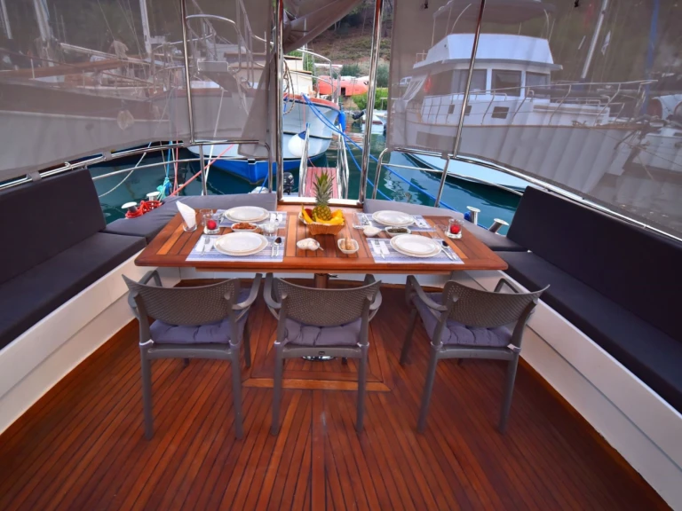 Noleggio Barca a motore Custom Made con patente nautica