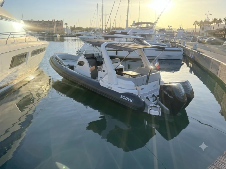 Noleggio a Port Cogolin – Zodiac Medline 9 su SamBoat