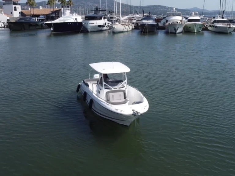 Jeanneau Cap Camarat 7.5 CC da affittare a  Port Cogolin