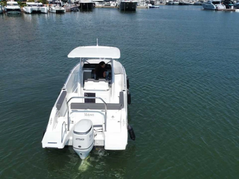 Noleggio a Port Cogolin – Jeanneau Cap Camarat 7.5 CC su SamBoat