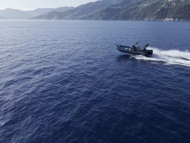Noleggio Gommone con o senza skipper bluerib a Chiavari