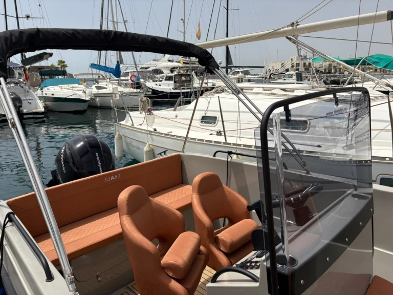 Noleggio a Port d'Alicante – Giant 600 SPORT su SamBoat