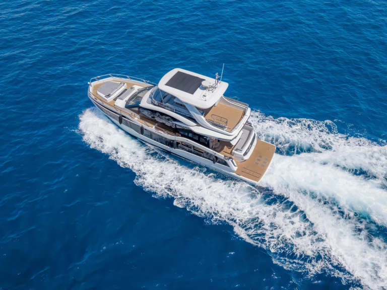 Gaelon 560 fly da affittare a  Saint-Raphaël