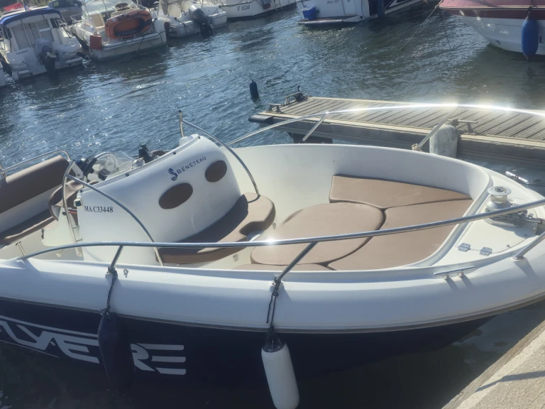 Noleggiare una Bénéteau Flyer 650 Open a Ayguade-Ceinturon