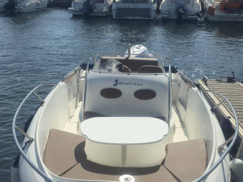 Noleggio Barca a motore a Ayguade-Ceinturon – Bénéteau Flyer 650 Open