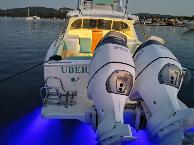 Noleggio Barca a motore con o senza skipper Bertram a Porto Pozzo