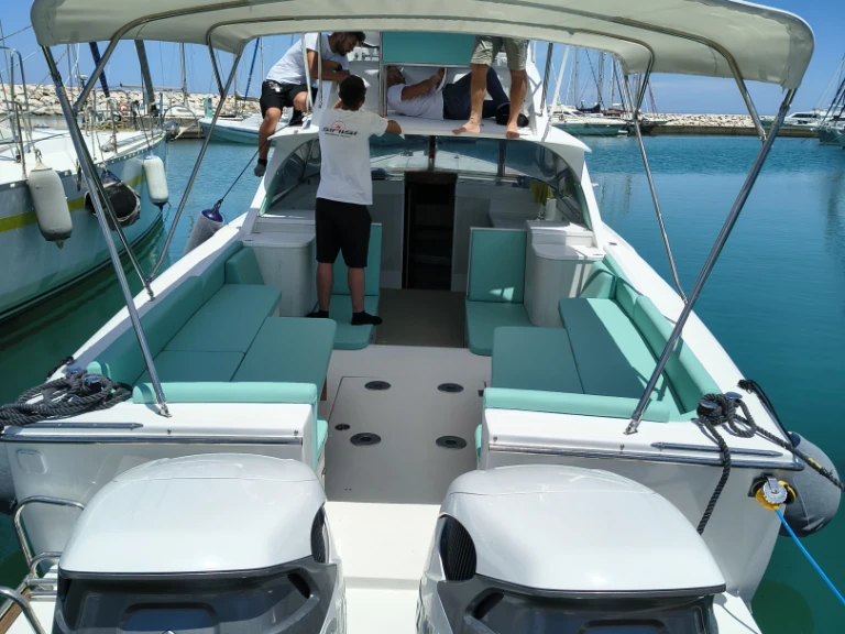 Noleggio a Porto Pozzo – Bertram 31 su SamBoat