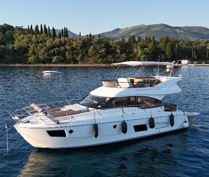 Noleggiare una Bavaria Virtess 420 a Tivat