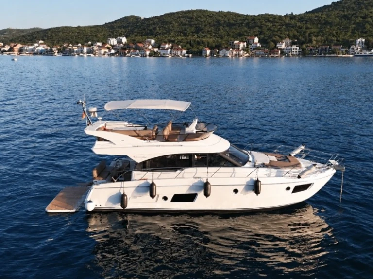Noleggio Barca a motore con o senza skipper Bavaria a Tivat