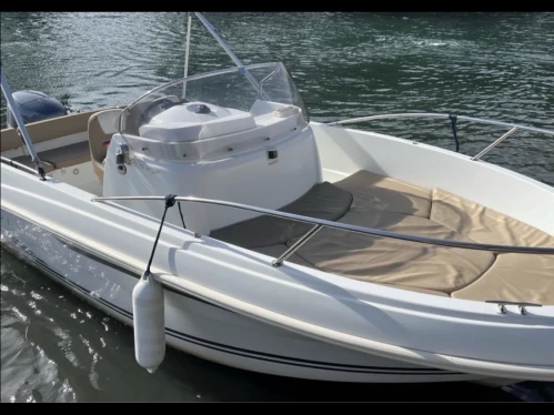 Noleggiare una Jeanneau Cap Camarat 5.5 CC Style a Fréjus