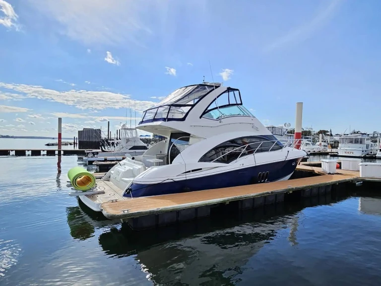 Noleggiare una Cruisers Yacht 447 a New York (Citta)
