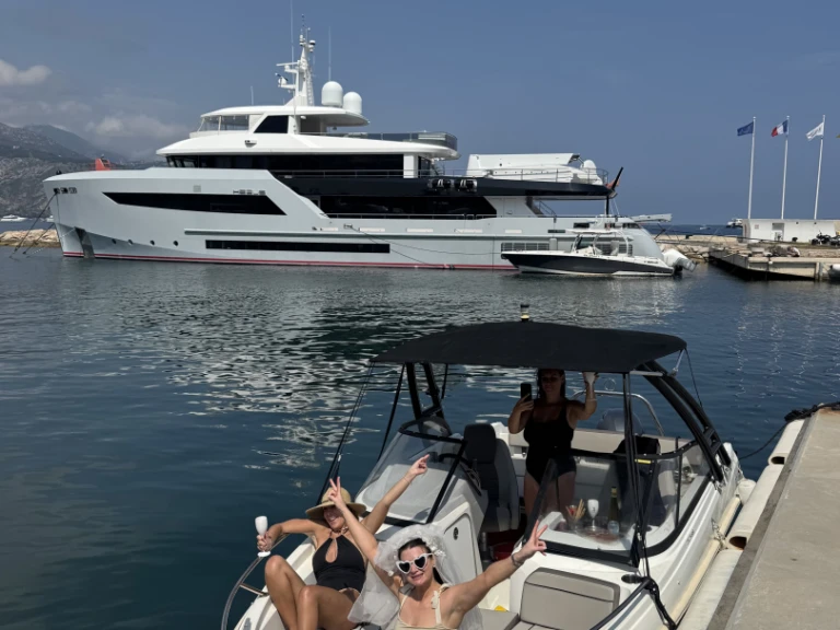 Noleggio Barca a motore con o senza skipper Jeanneau a Nizza