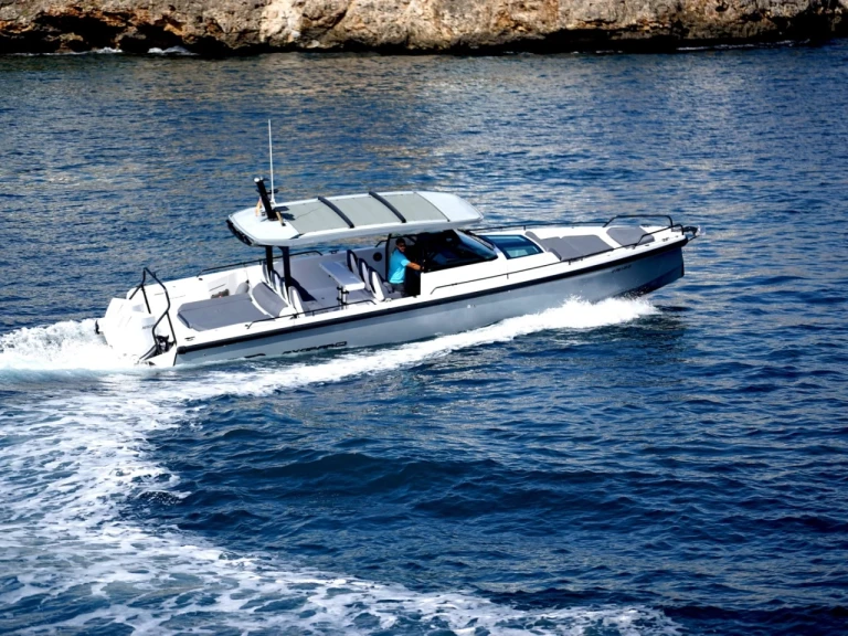 Noleggio Barca a motore Axopar con patente nautica
