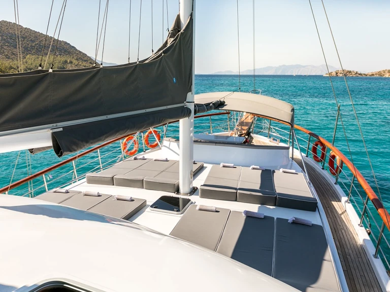 Noleggio Barca a vela Custom Made con patente nautica