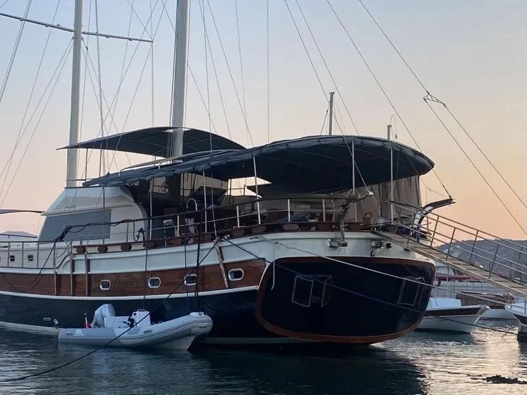 Noleggio Yacht di lusso Custom Made con patente nautica
