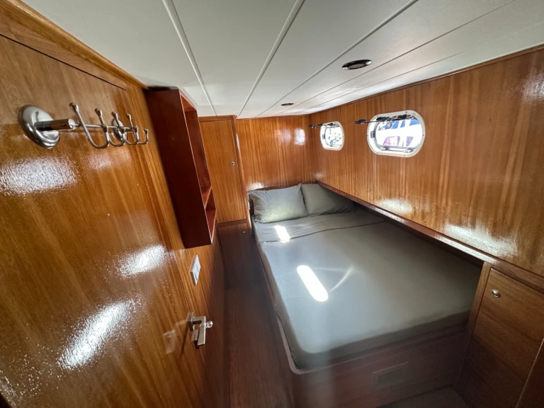 Noleggio Barca a vela Custom Made con patente nautica