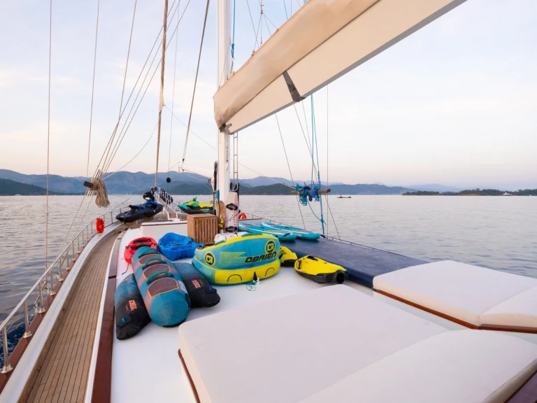 Noleggio Barca a vela Custom Made con patente nautica