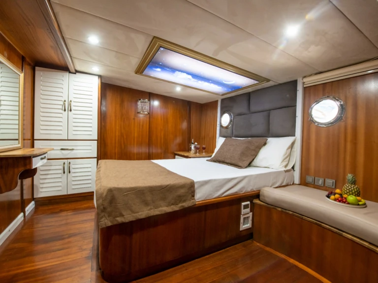 Noleggio Barca a vela Custom Made con patente nautica