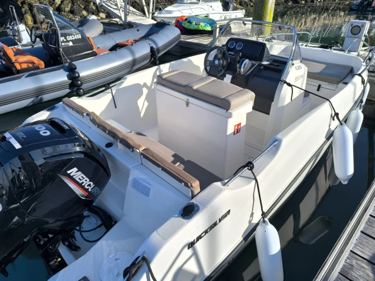 Noleggio Barca a motore Quicksilver con patente nautica
