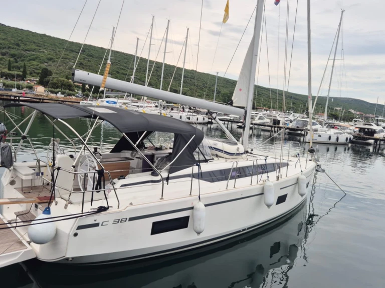 Noleggio Barca a vela Bavaria con patente nautica