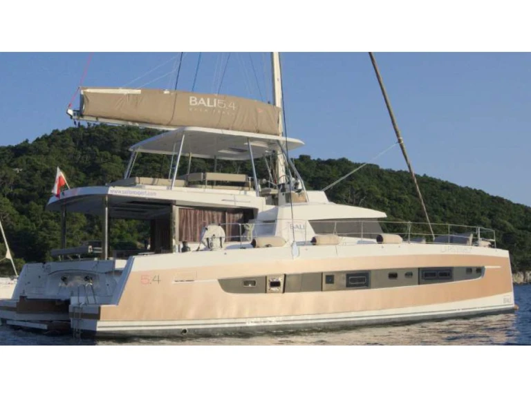 Noleggio Catamarano Bali con patente nautica