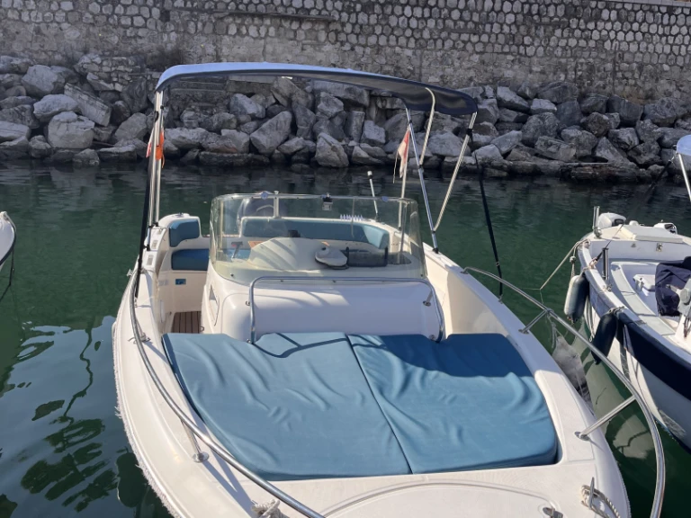 Noleggio barche La Condamine economico Azura 650 WA