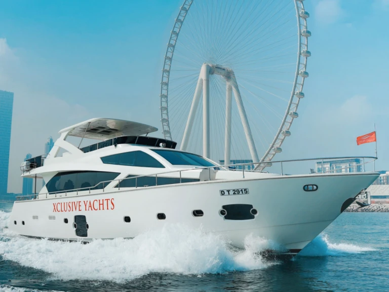 Noleggio Yacht di lusso Azimut con patente nautica