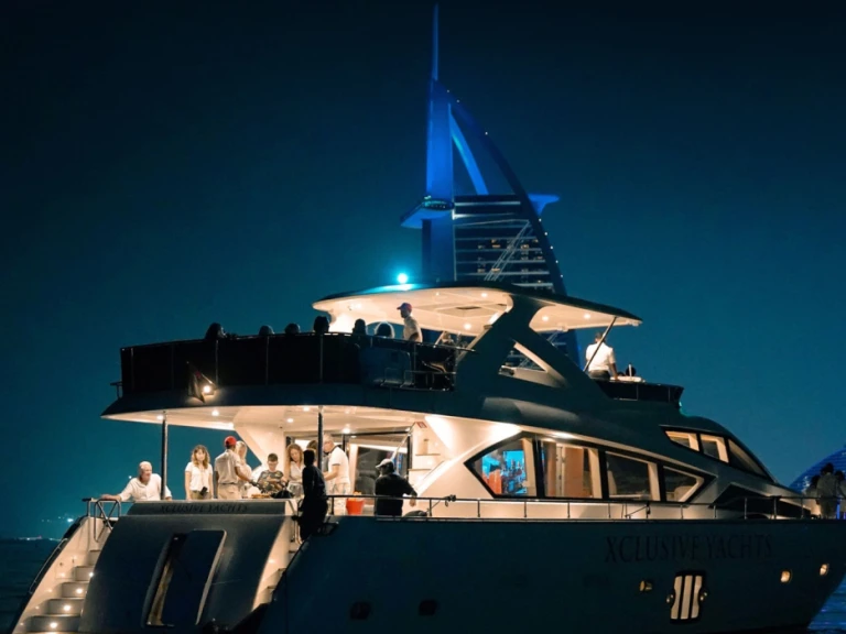 Yacht di lusso a noleggio a Dubai Marina al miglior prezzo