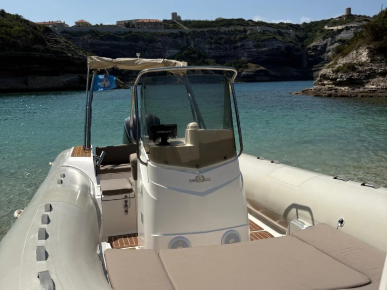 Noleggio a Bonifacio – Capelli Tempest 770 su SamBoat