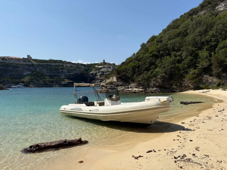 Noleggio barche Bonifacio economico Tempest 770