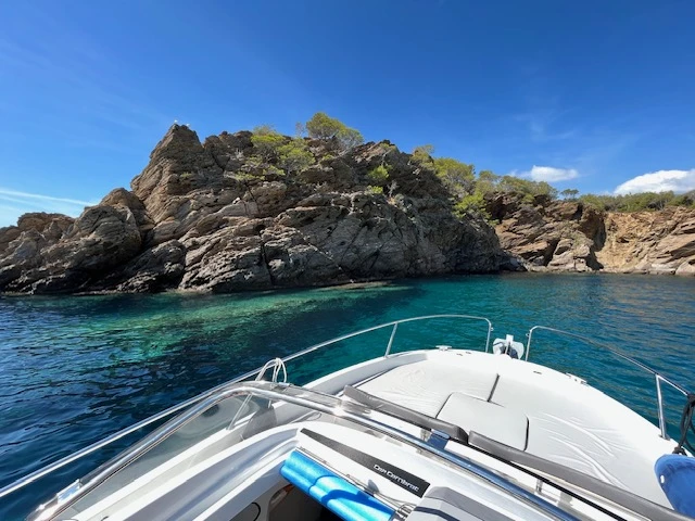 Noleggio barche Jeanneau Cap Camarat 7.5 WA Serie 2 a Port Cogolin su Samboat