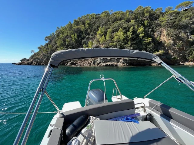 Noleggio Barca a motore con o senza skipper Jeanneau a Port Cogolin
